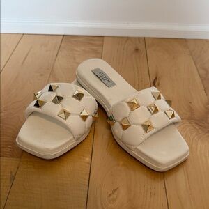 Steven New York White Studded Slide Sandals - Gold Pyramid Studs Size 8.5M